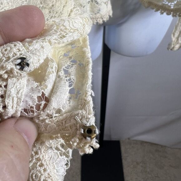 Free People Blouse Ivory Victorian Ruffle Lace Floral JacketCrochet Brass Med. - Picture 8 of 16
